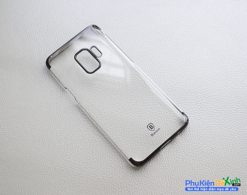 Ốp Lưng Viền Samsung Galaxy S9 Hiệu Baseus Glitter có thiết kế viền màu xung quanh và mặt lưng trong suốt hoàn toàn lộ nguyên bản mặt lưng của máy đẹp và sang hơn khi điểm nhấn là lớp viền màu bóng sắc sảo.